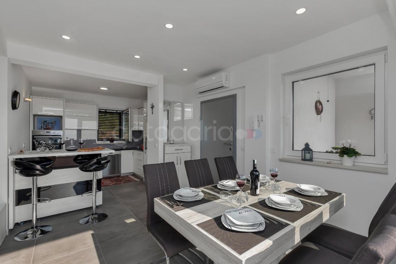 Luxury Apartment Poseidon - Free Beach Parking Makarska Eksteriør billede